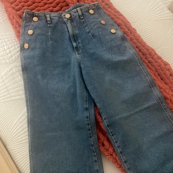 Zara Denim - Ankle length jeans with gold buttons